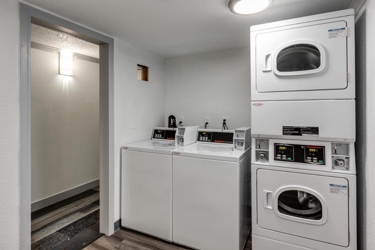Days Inn & Suites By Wyndham Spokane Extérieur photo