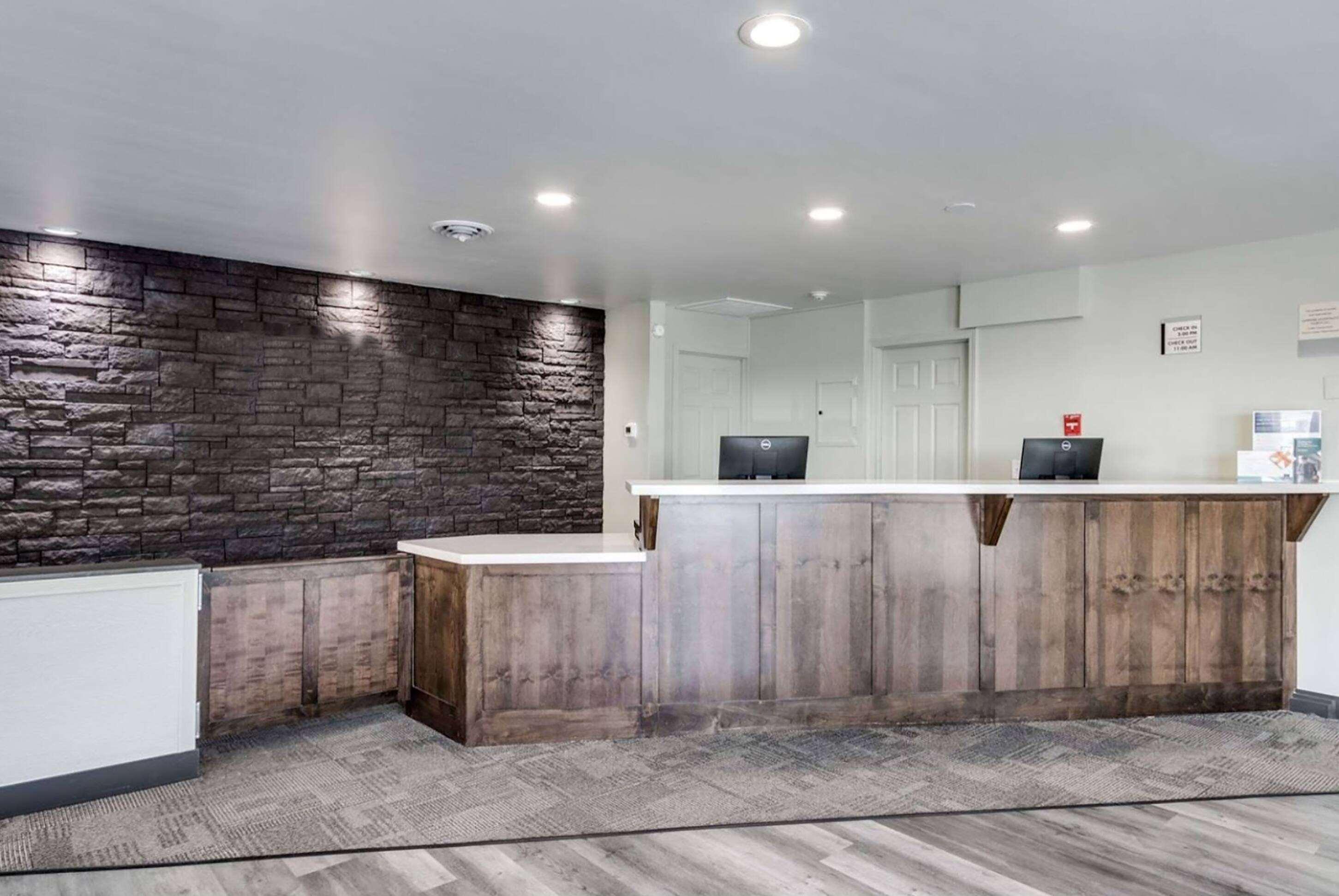 Days Inn & Suites By Wyndham Spokane Extérieur photo
