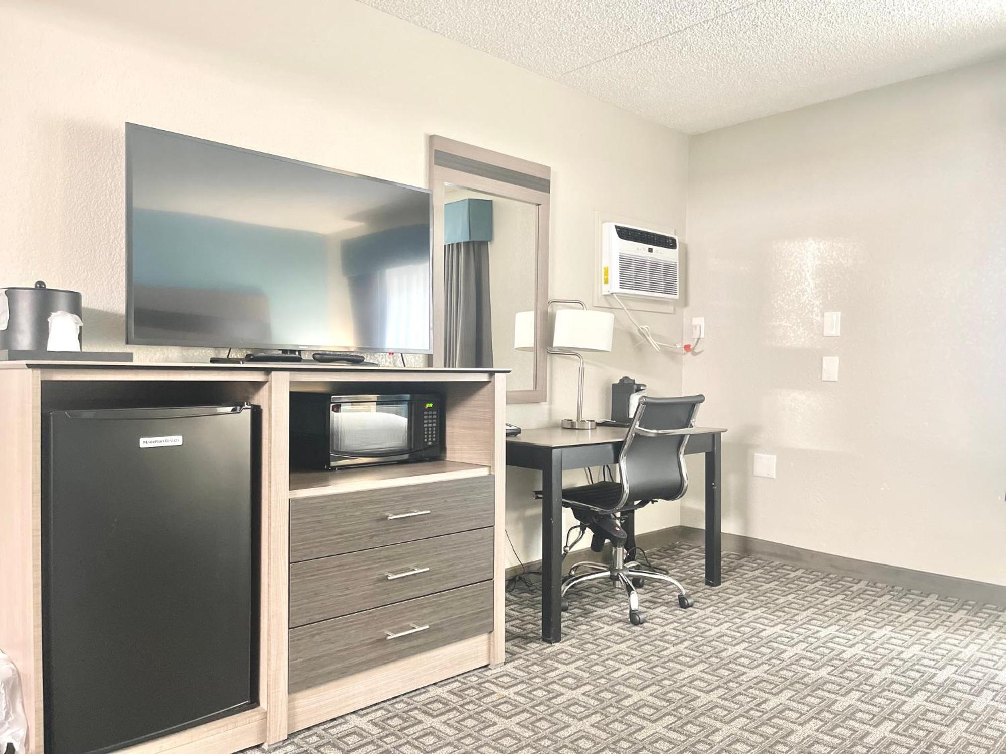 Days Inn & Suites By Wyndham Spokane Extérieur photo