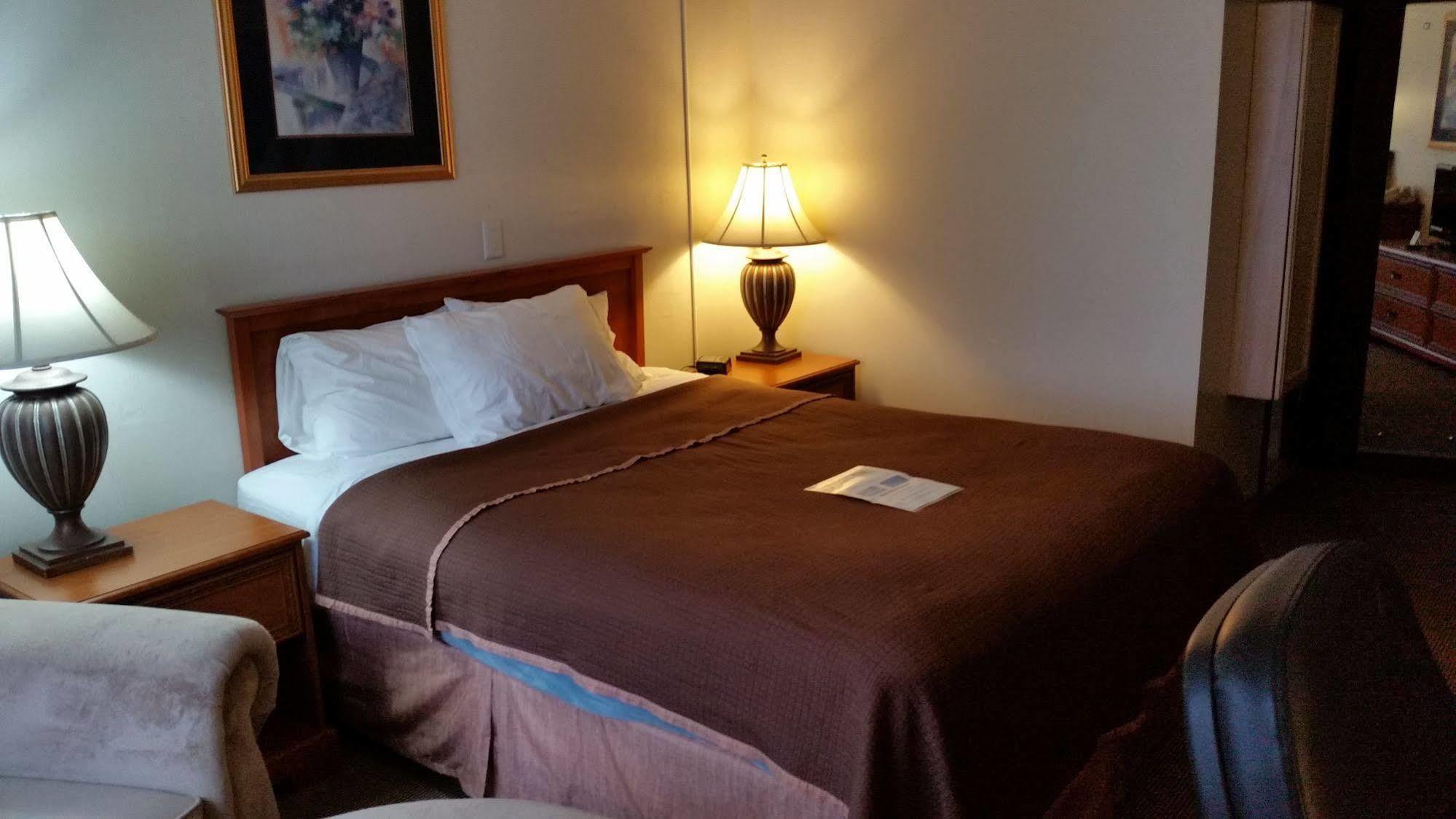 Days Inn & Suites By Wyndham Spokane Extérieur photo