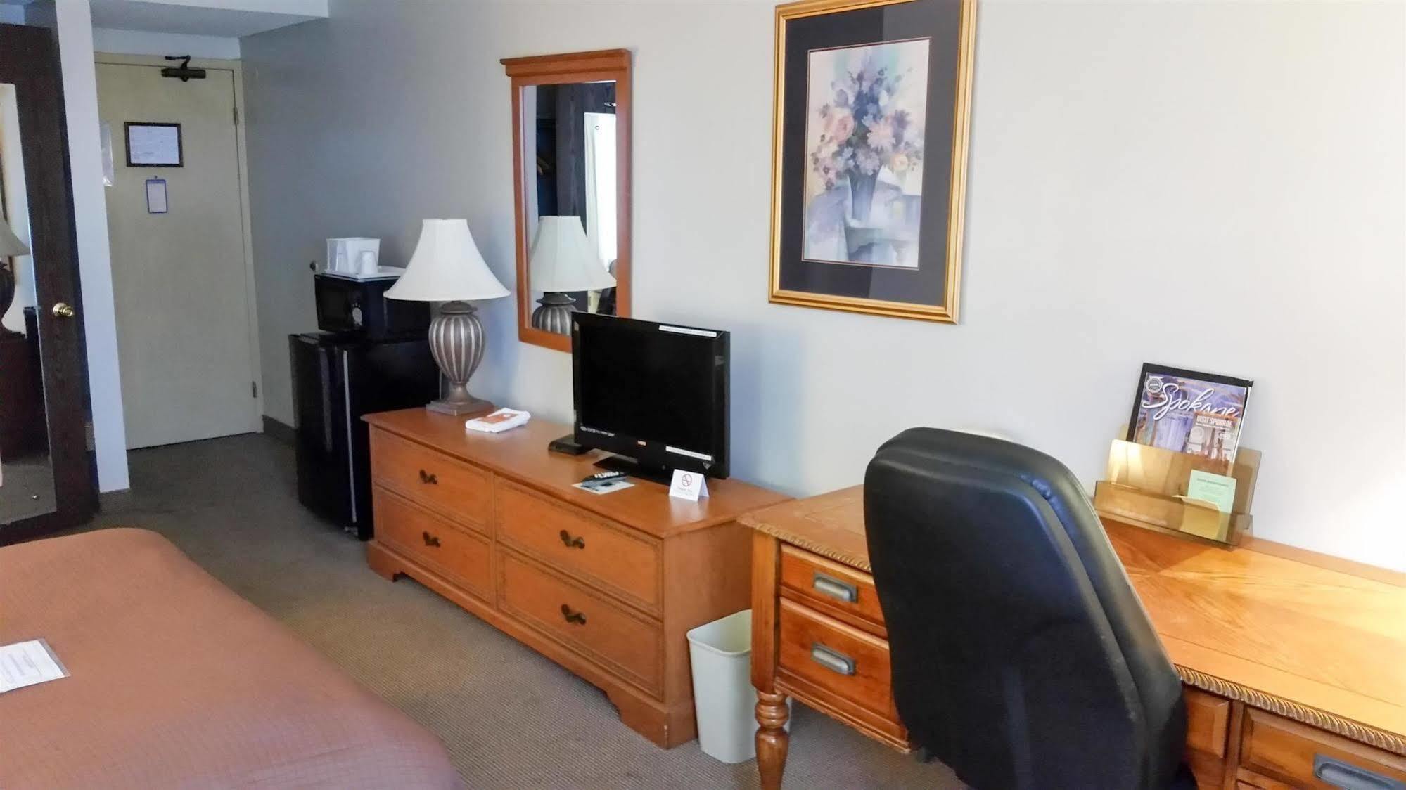 Days Inn & Suites By Wyndham Spokane Extérieur photo